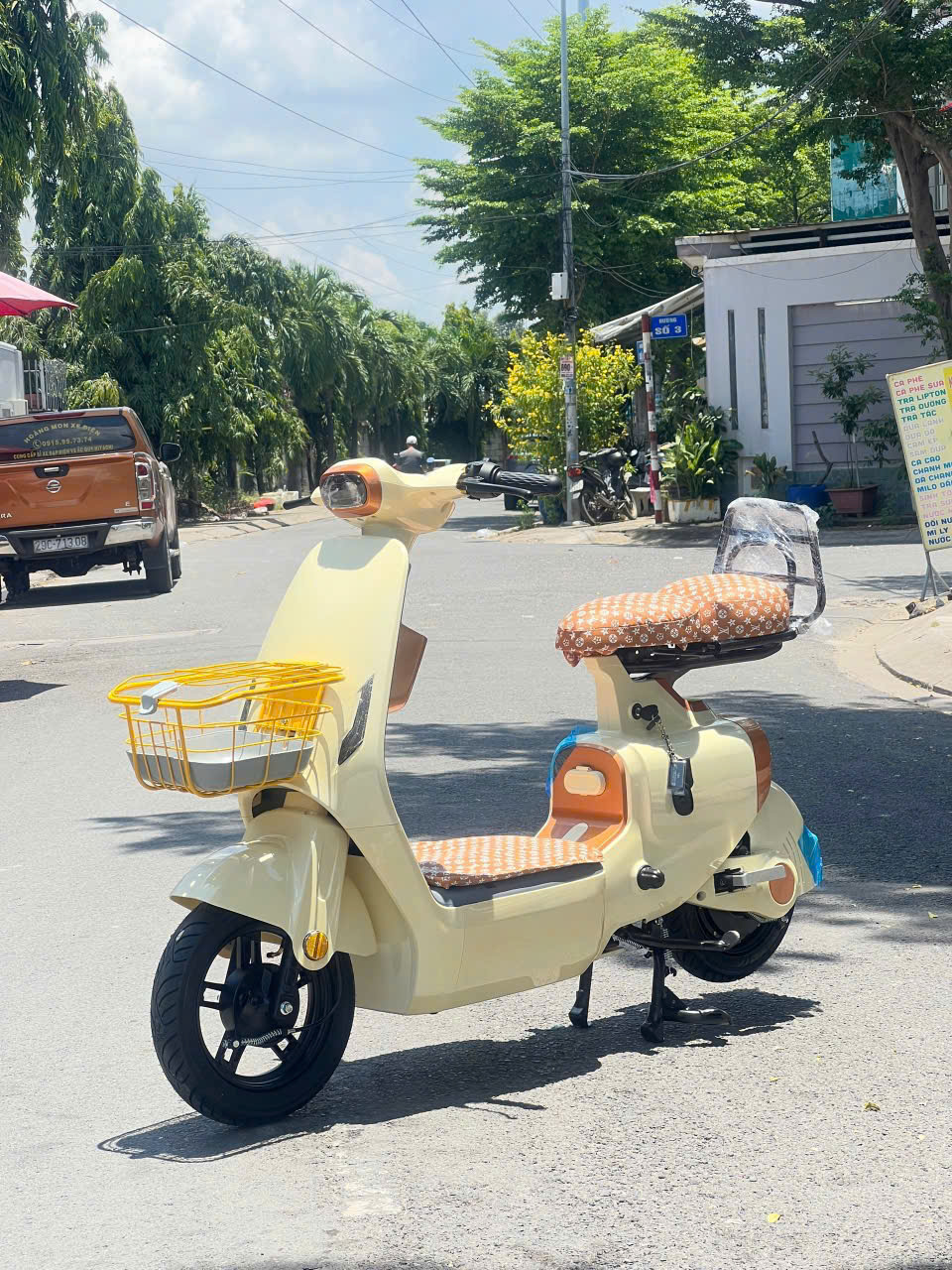 xe điện V1